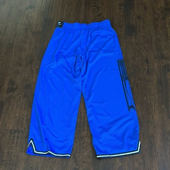 NEW!!! Nike Loose Fit Womens athletic wear - Picture 4 of 8